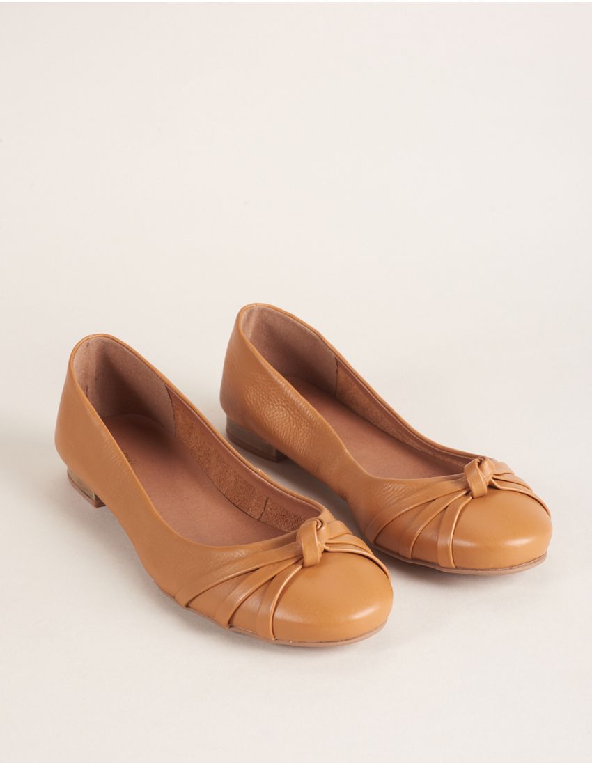 sapatos e sapatilhas