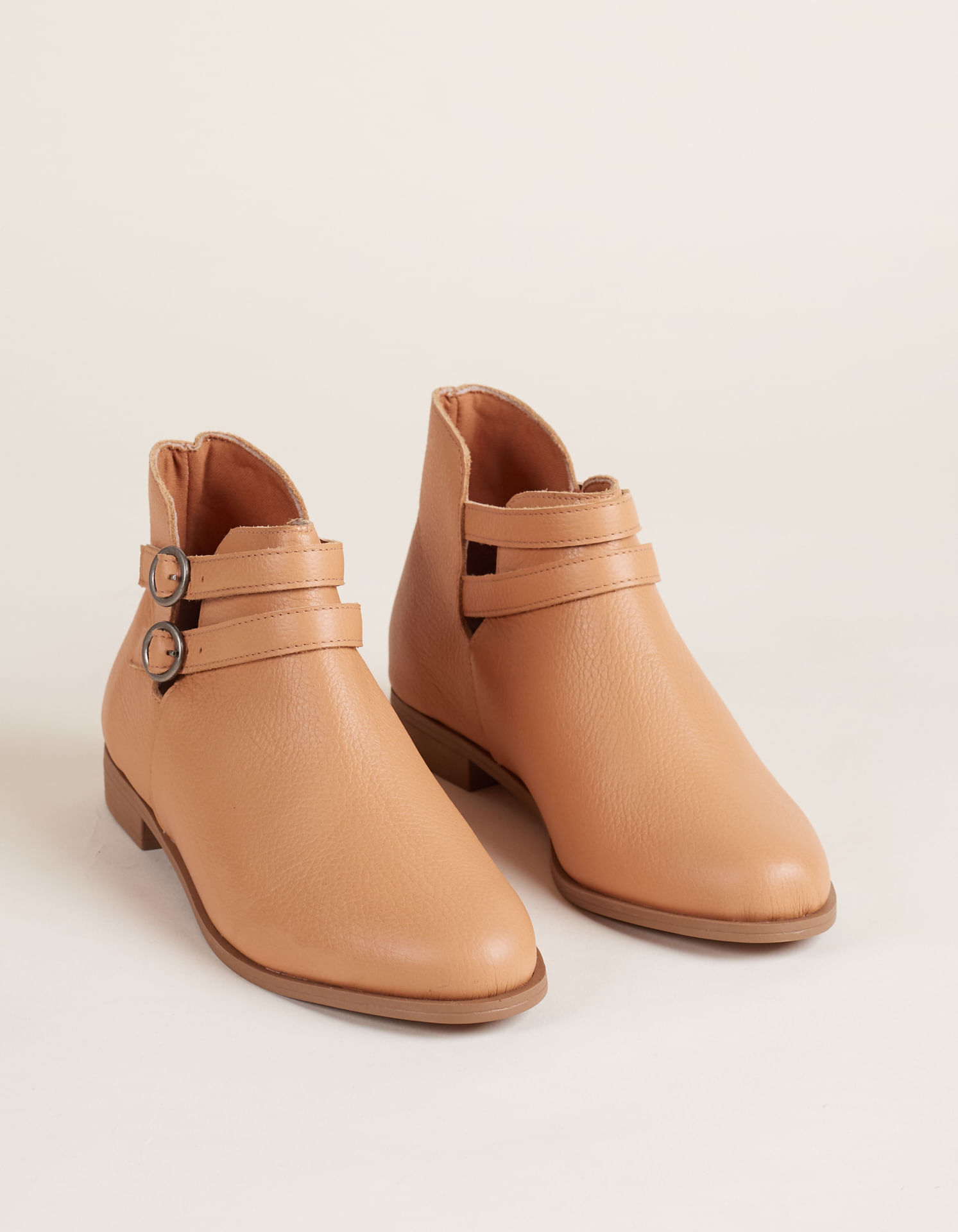 Bota de Couro Fivelas de Metal - Caramelo