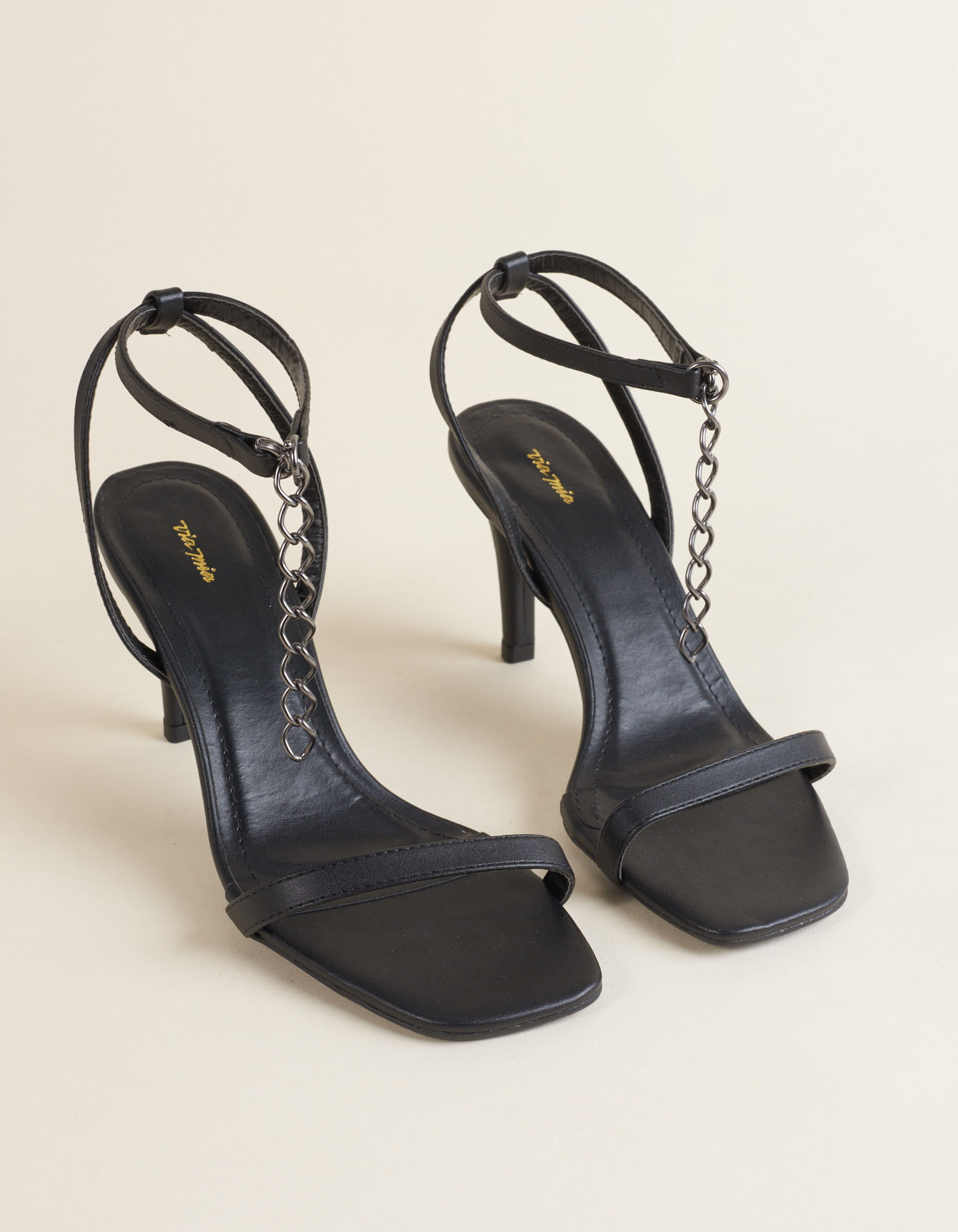 Sandália Soft Alta com detalhe de Corrente - Preto