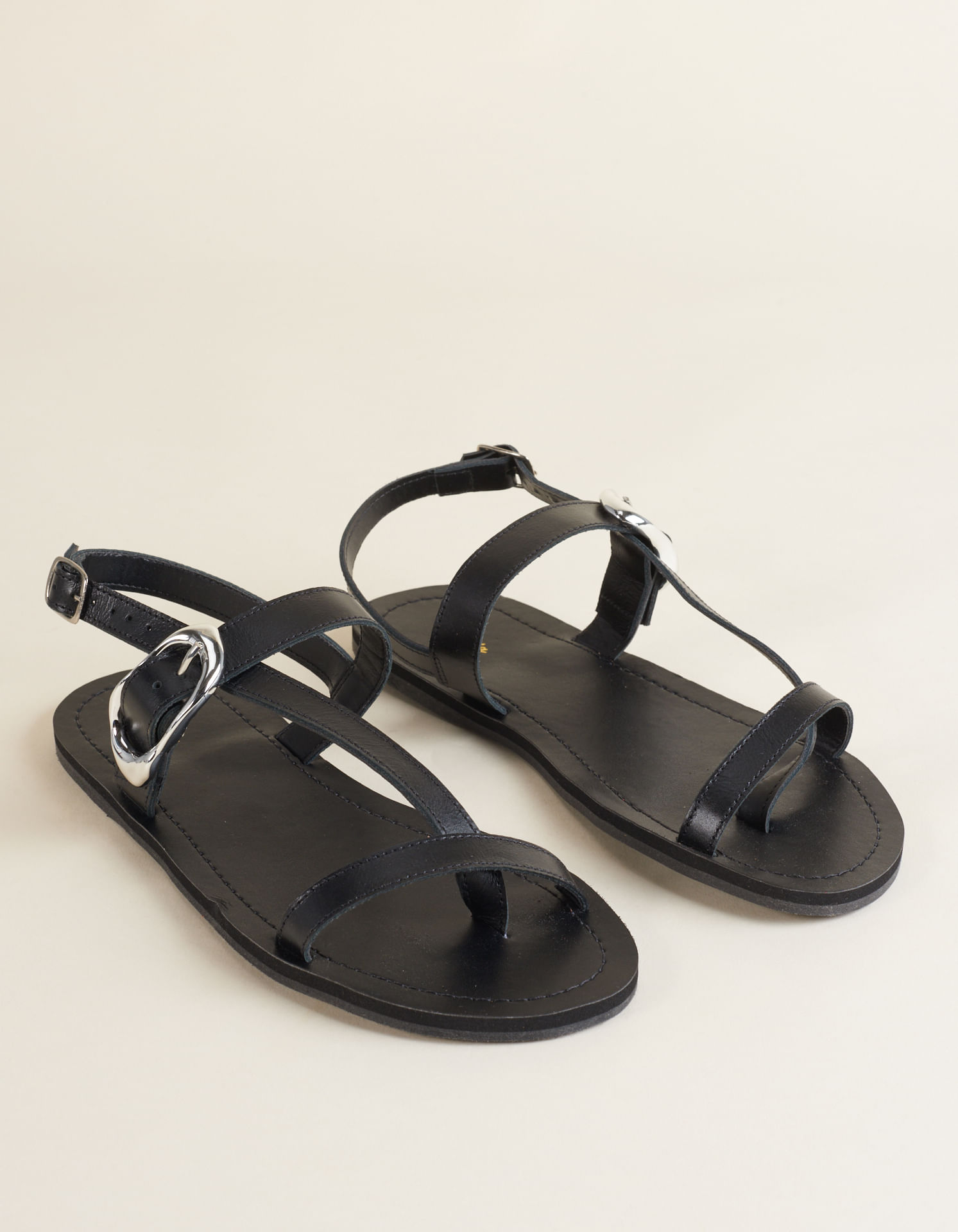 Rasteira fivela orgânica - Preto