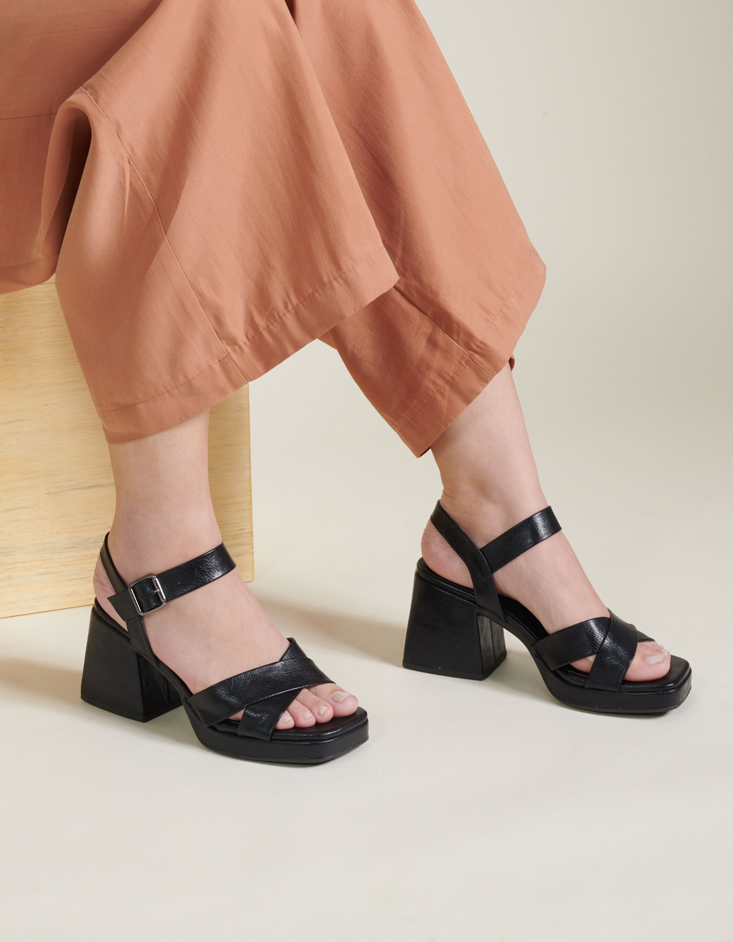 Sandália meia pata soft cruzada - Preto