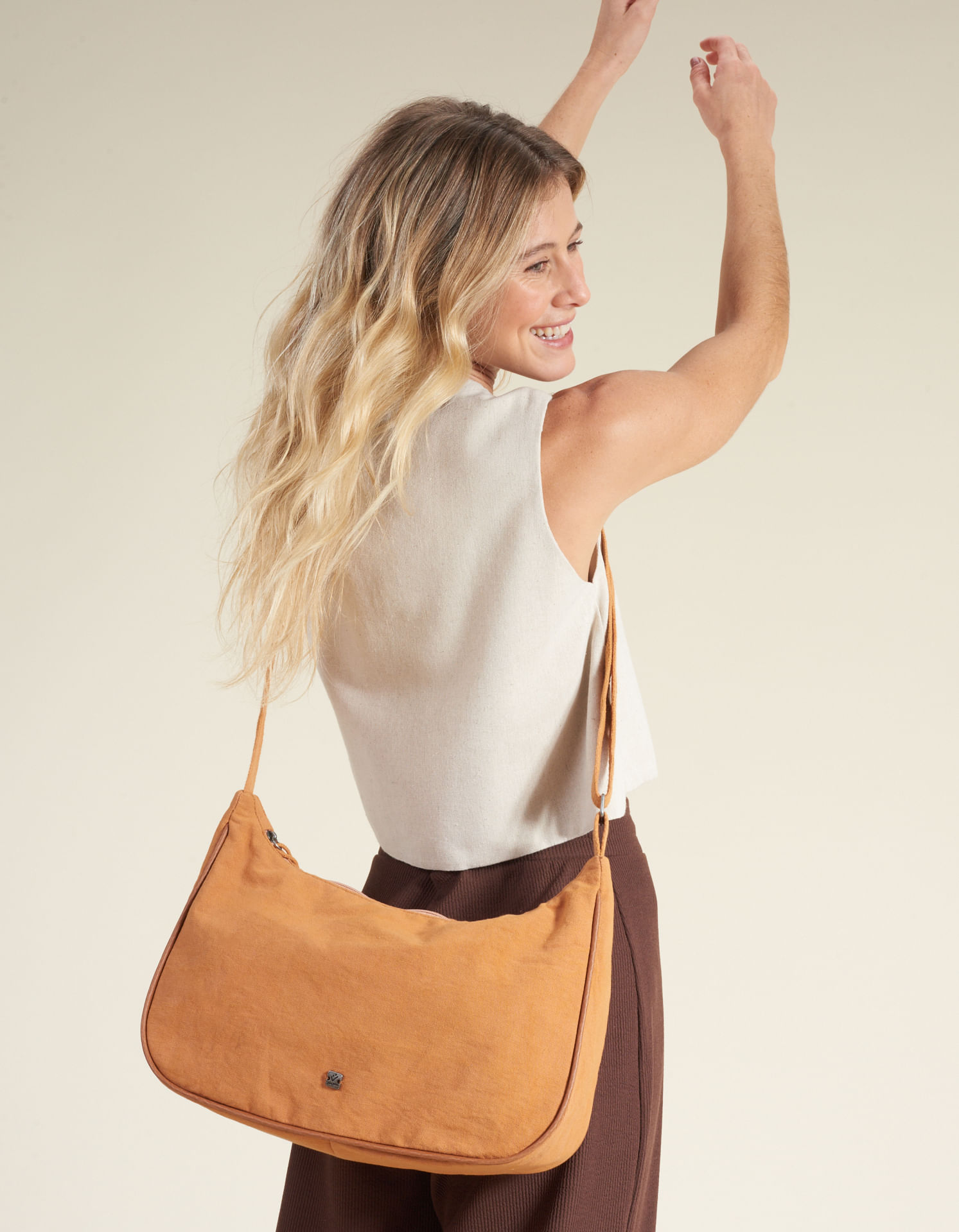 Bolsa tecido média alça ombro - Caramelo