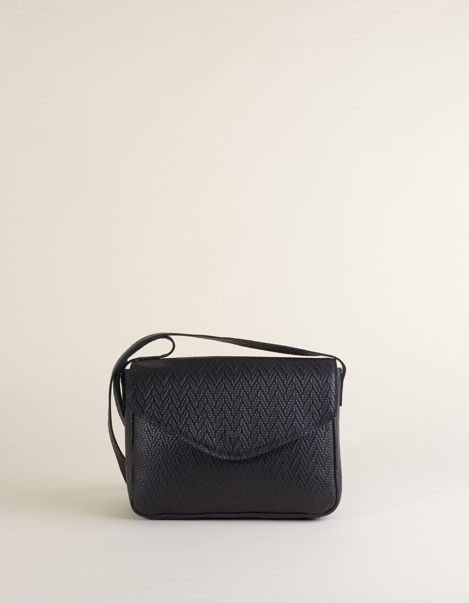Bolsa Média Em Couro Ráfia - Preto