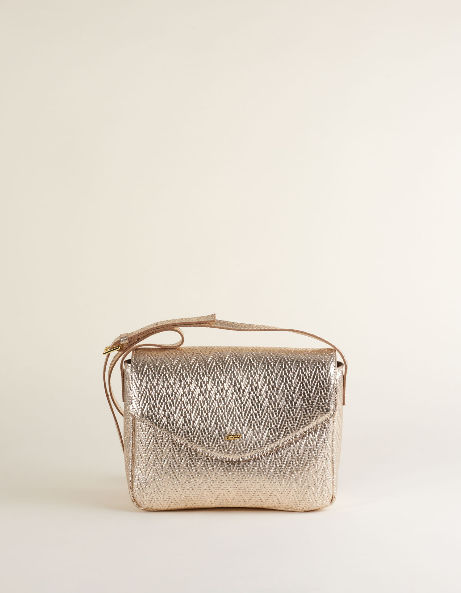 Bolsa Média Em Couro Ráfia Metalizada - Ouro Light