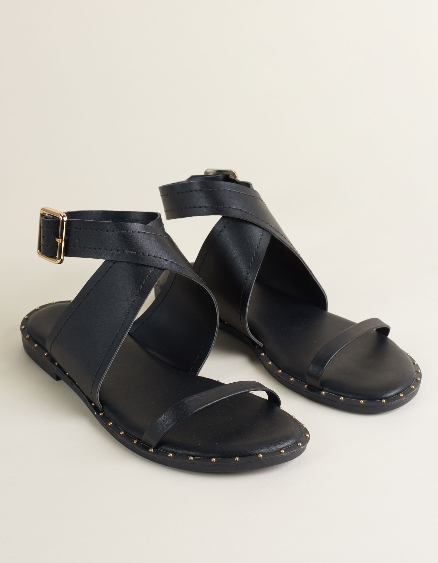 Rasteira Soft Cruzada Com Metais - Preto