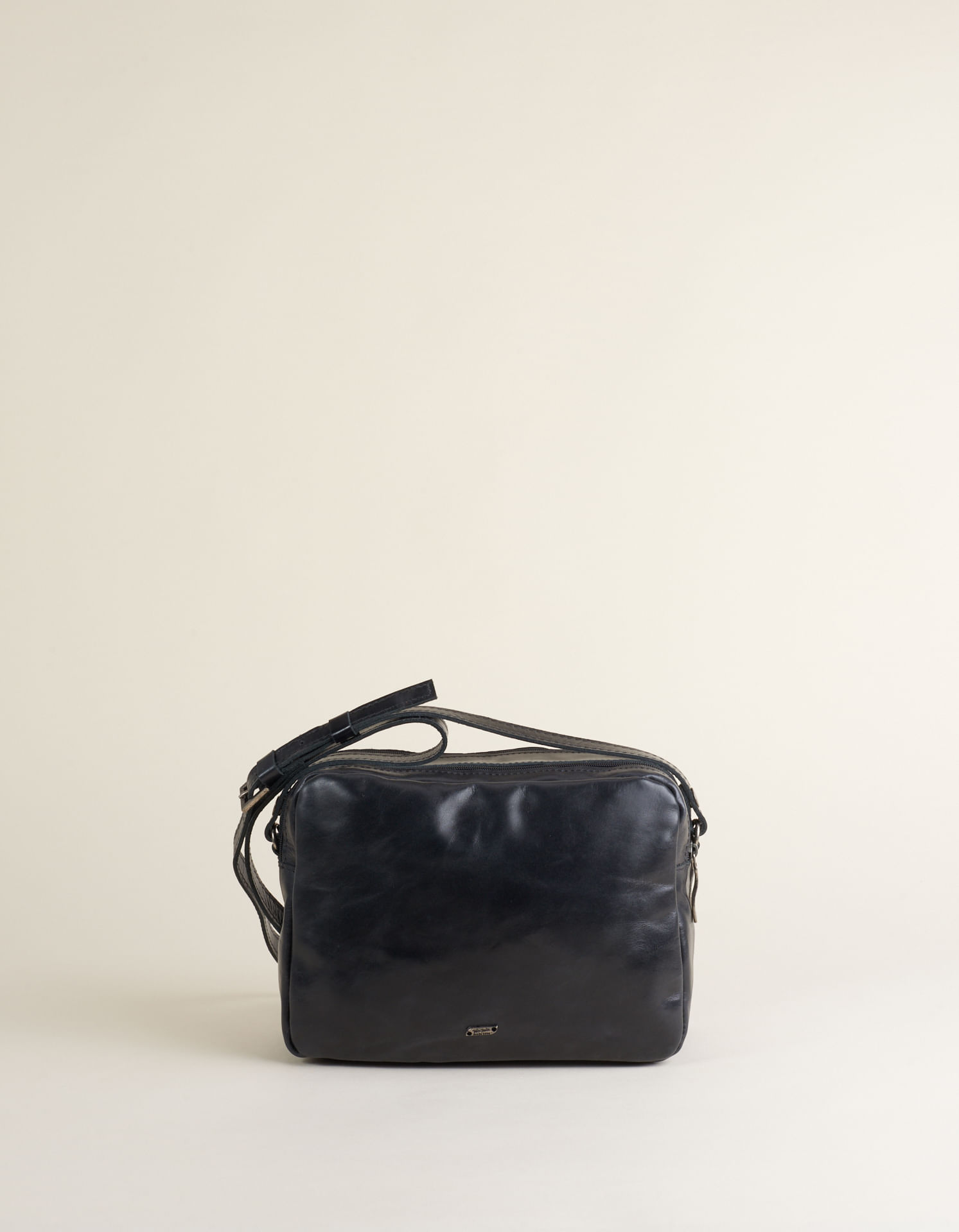 Bolsa Média Couro Com Alça De Cadarço - Preto