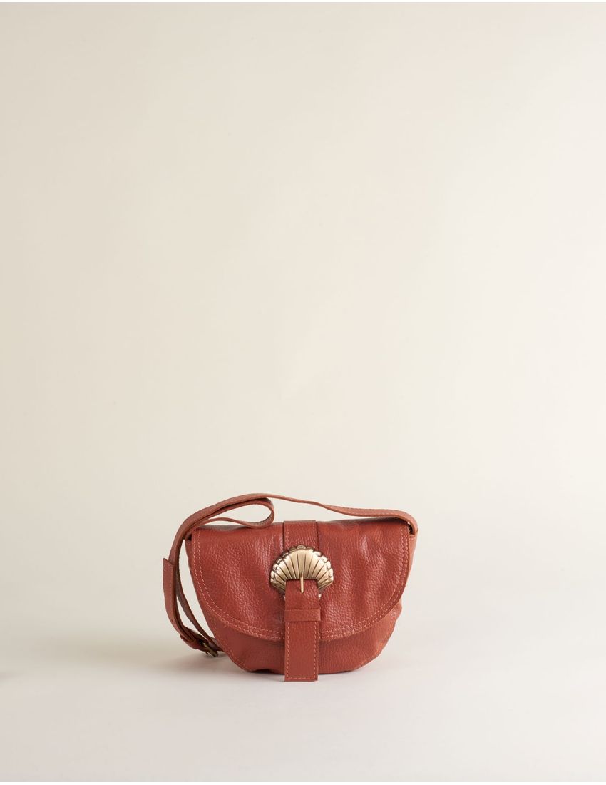 Collab-Leticia-Spiller-Bolsa-Pequena-Couro-Concha-na-cor-Camel