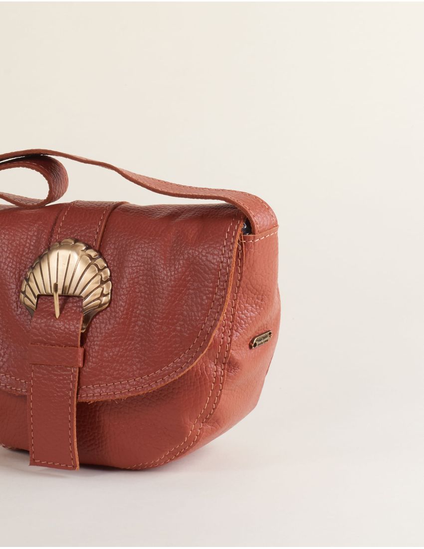 Collab-Leticia-Spiller-Bolsa-Pequena-Couro-Concha-na-cor-Camel