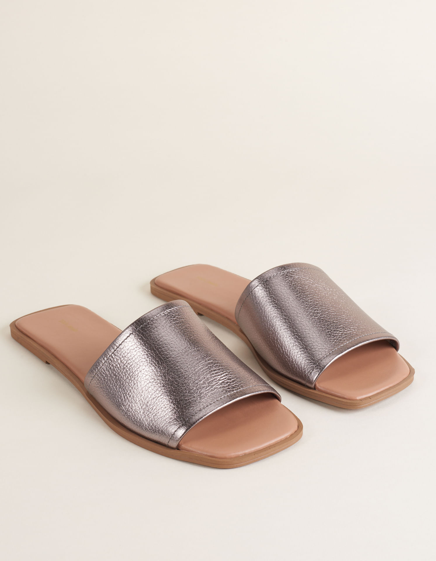 Rasteira Tipo Chinelo De Couro Metalizado - Prata Velho