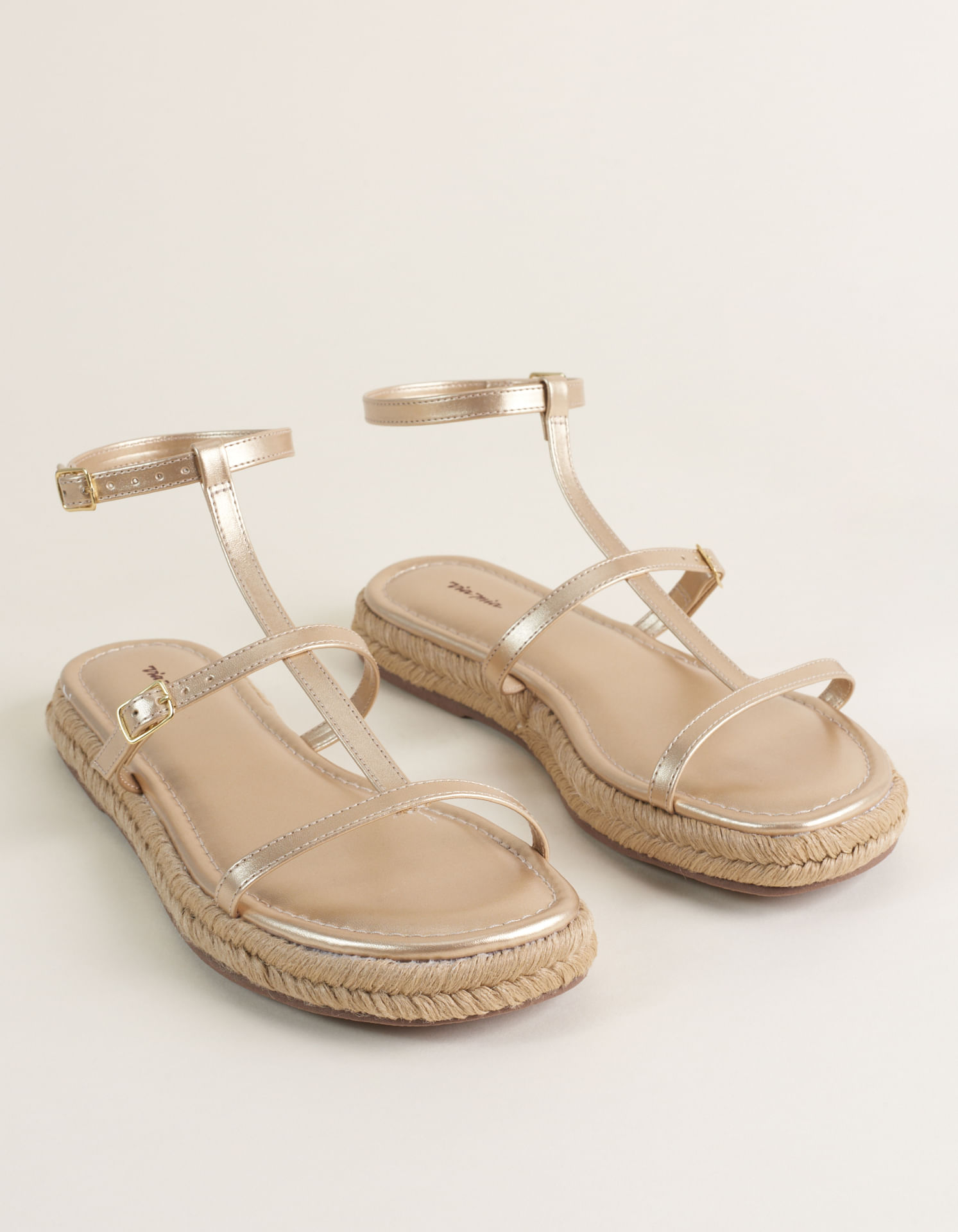 Rasteira Metalizada Com Fivelinhas - Ouro Light