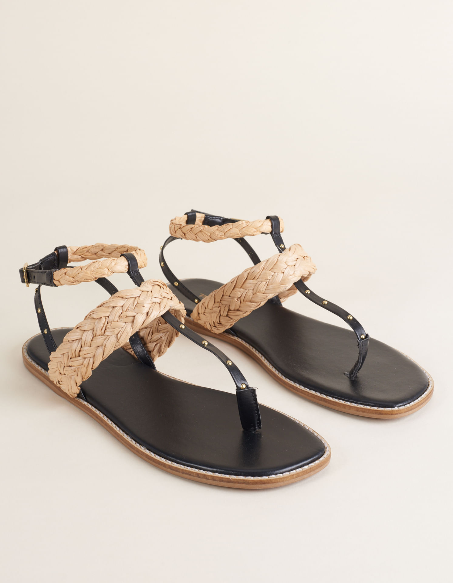 Rasteira Soft Com Detalhes Em Palha - Preto