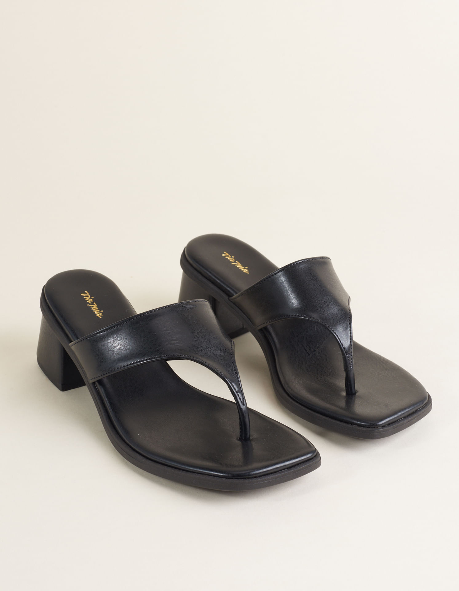 Sandália Média Soft Tipo Chinelo - Preto
