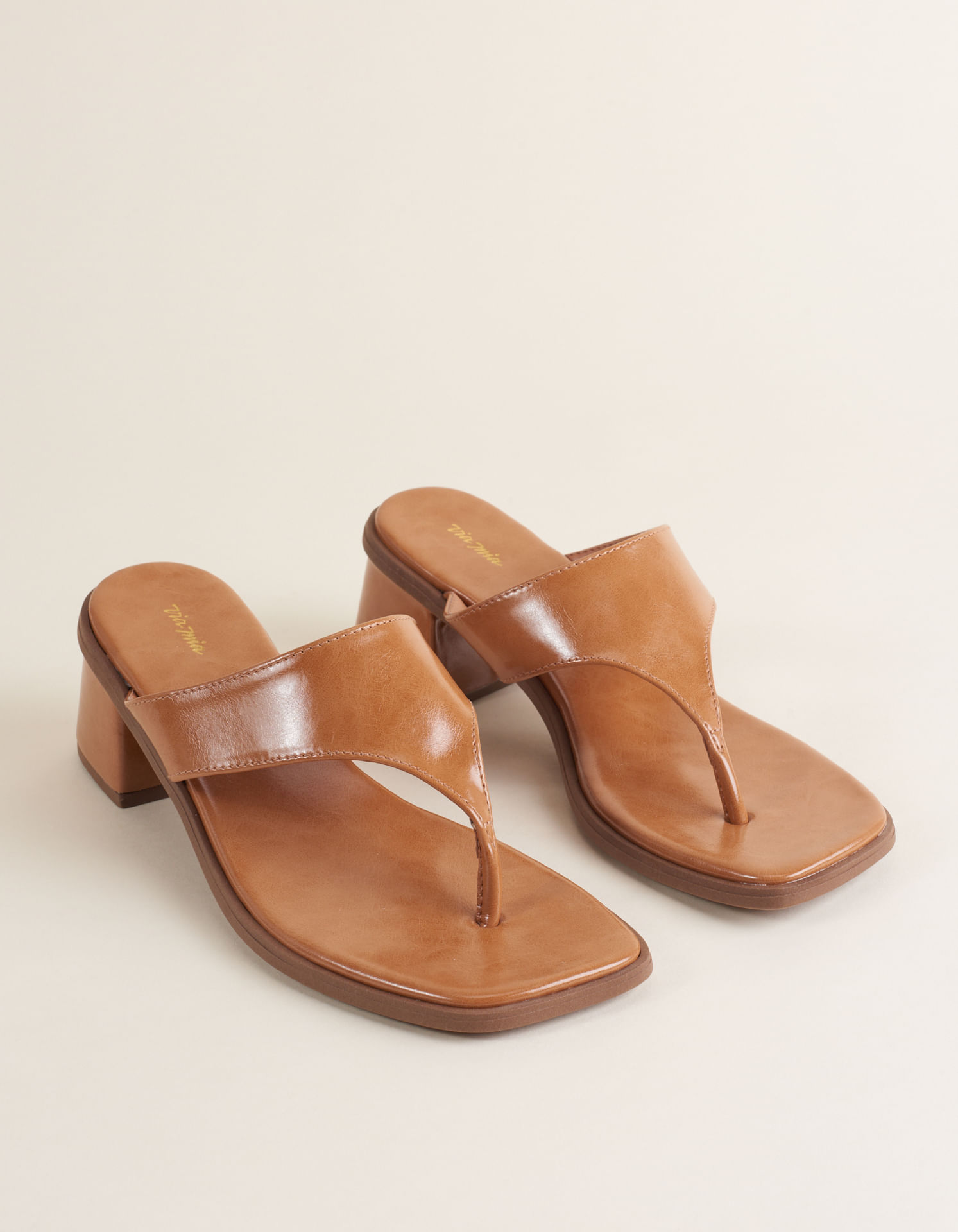 Sandália Média Soft Tipo Chinelo - Caramelo