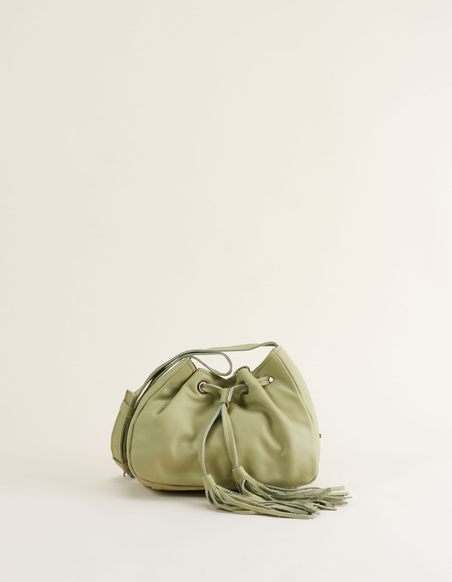 Bolsa Pequena Couro Tipo Saco Com Barbicacho - Verde Cha