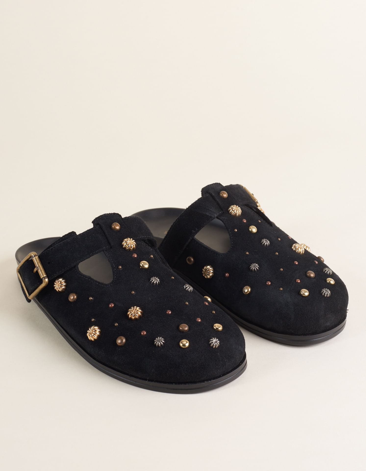 Clog Couro Camurça Com Pitangas - Preto