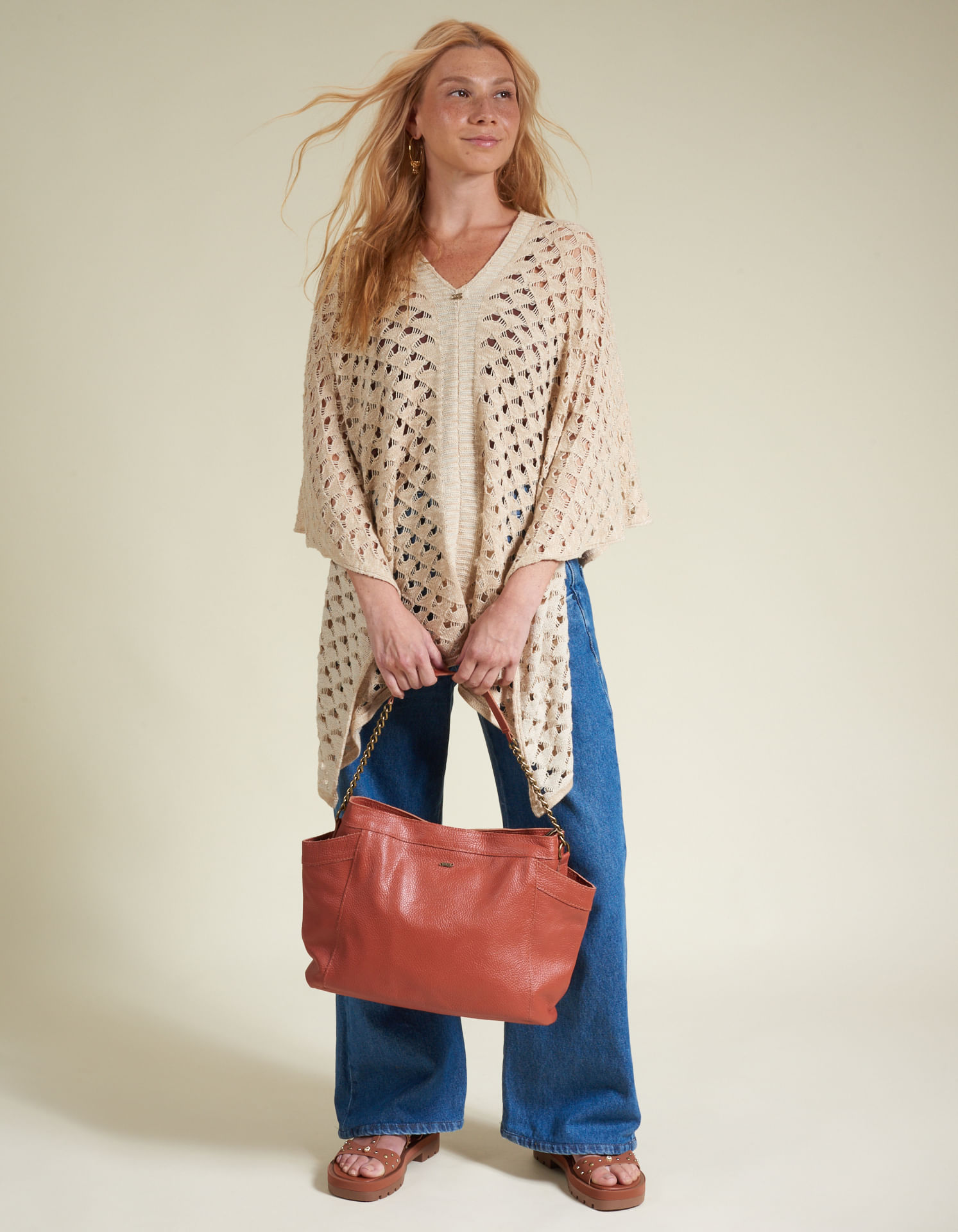 Bolsa Média Couro Com Corrente - Camel