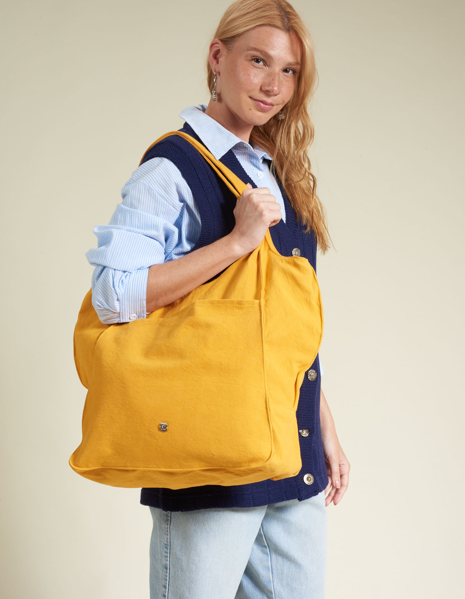 Bolsa Grande Lona Com Bolso Frontal - Mostarda