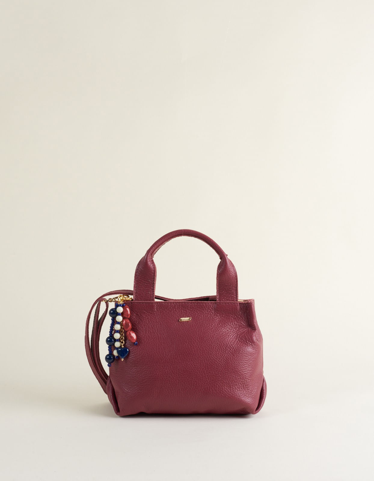 Bolsa Média Em Couro Com Penduricalho - Bordo