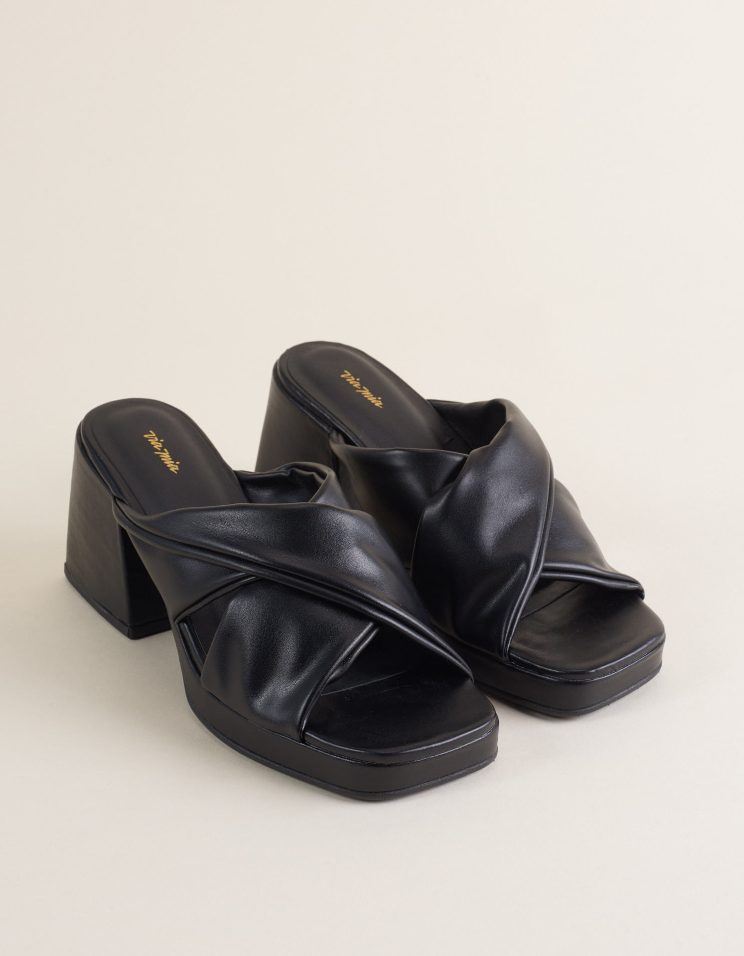 Sandália Alta Tiras Cruzadas Soft - Preto