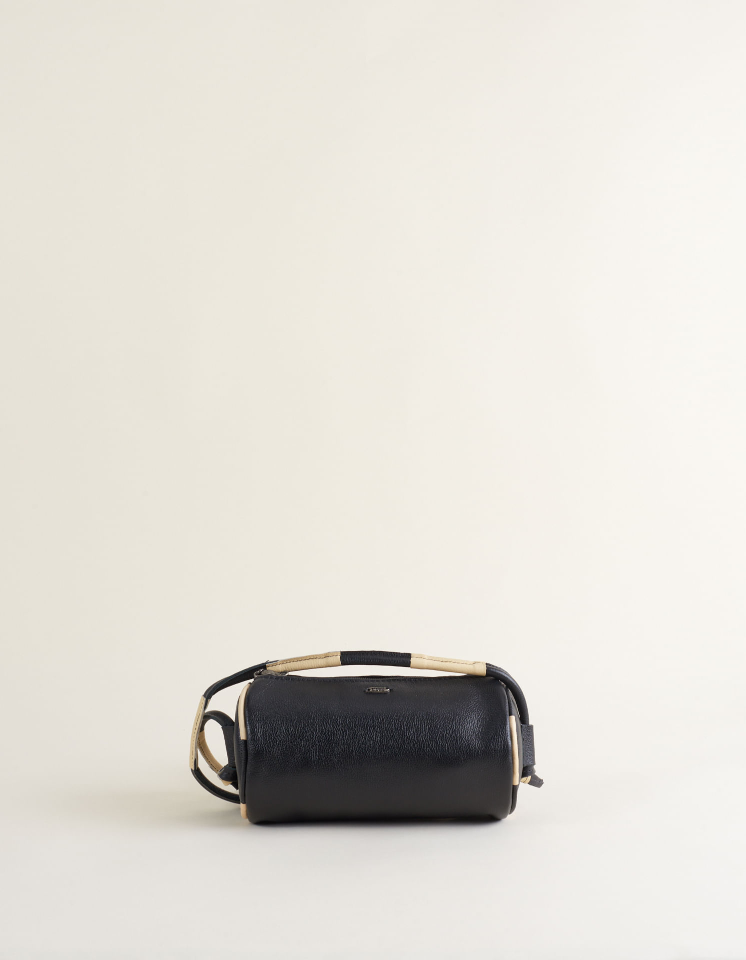 Bolsa Pequena Couro Cilíndrica - Preto