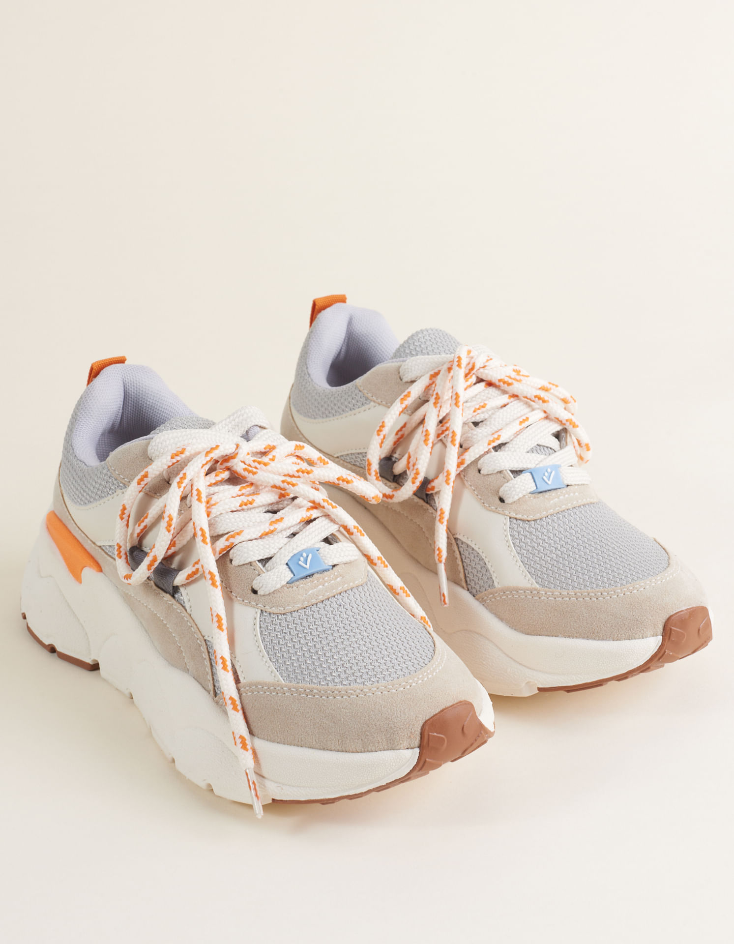 Tênis Esportivo Com Mix De Materiais - Cinza