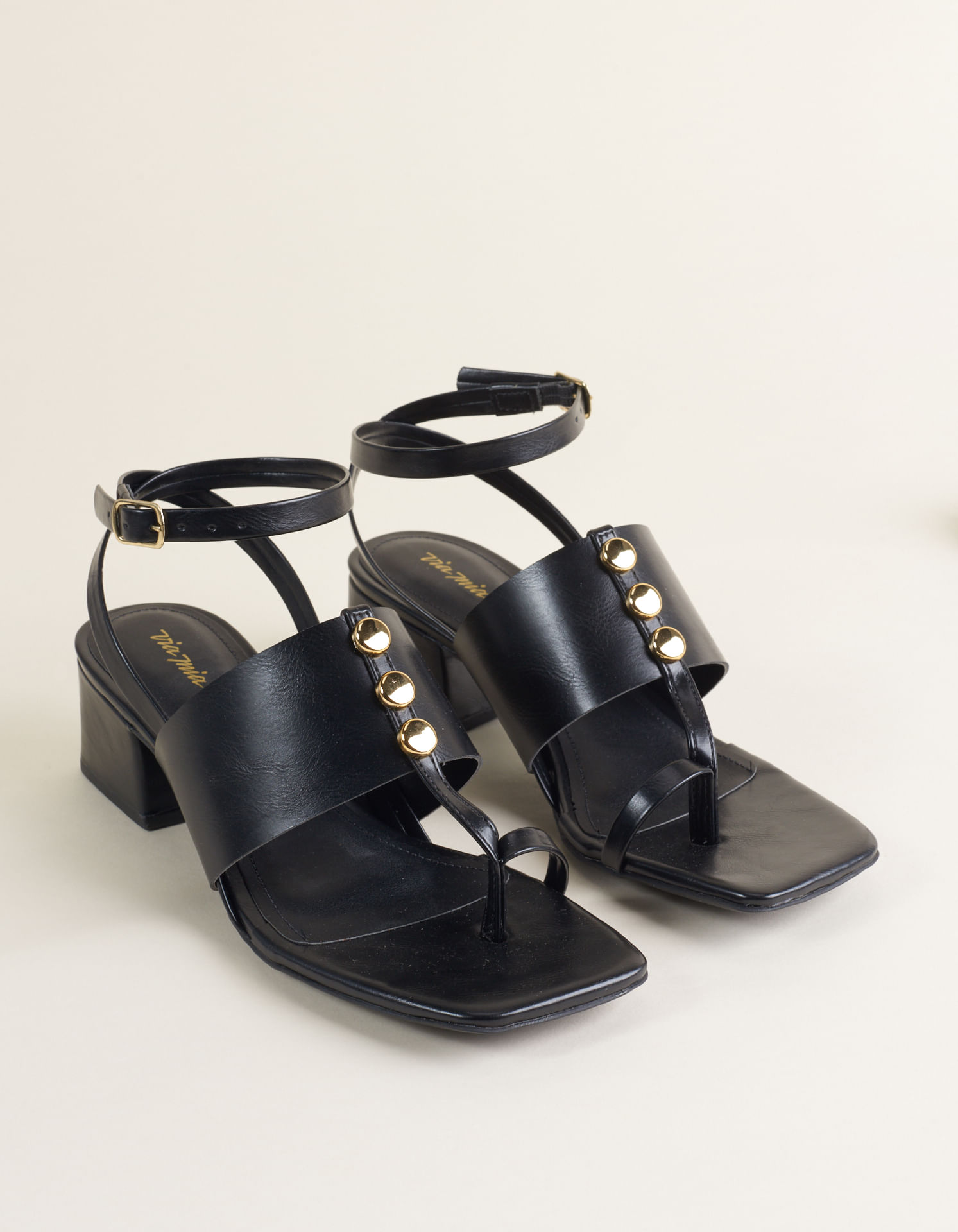 Sandália Média Em Soft Com Metais - Preto