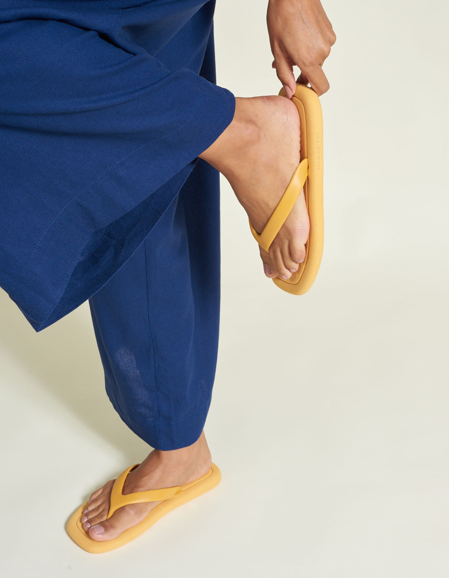 Rasteira Flip Flop Alto Astral - Mostarda
