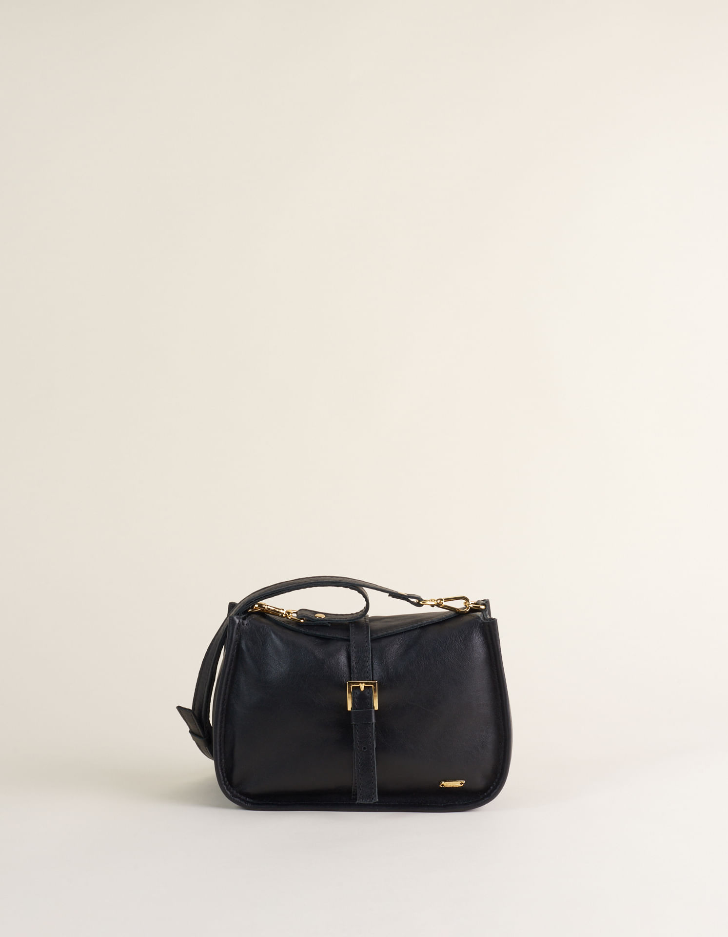 Bolsa Pequena Em Couro Com Lingueta E Fivela - Preto