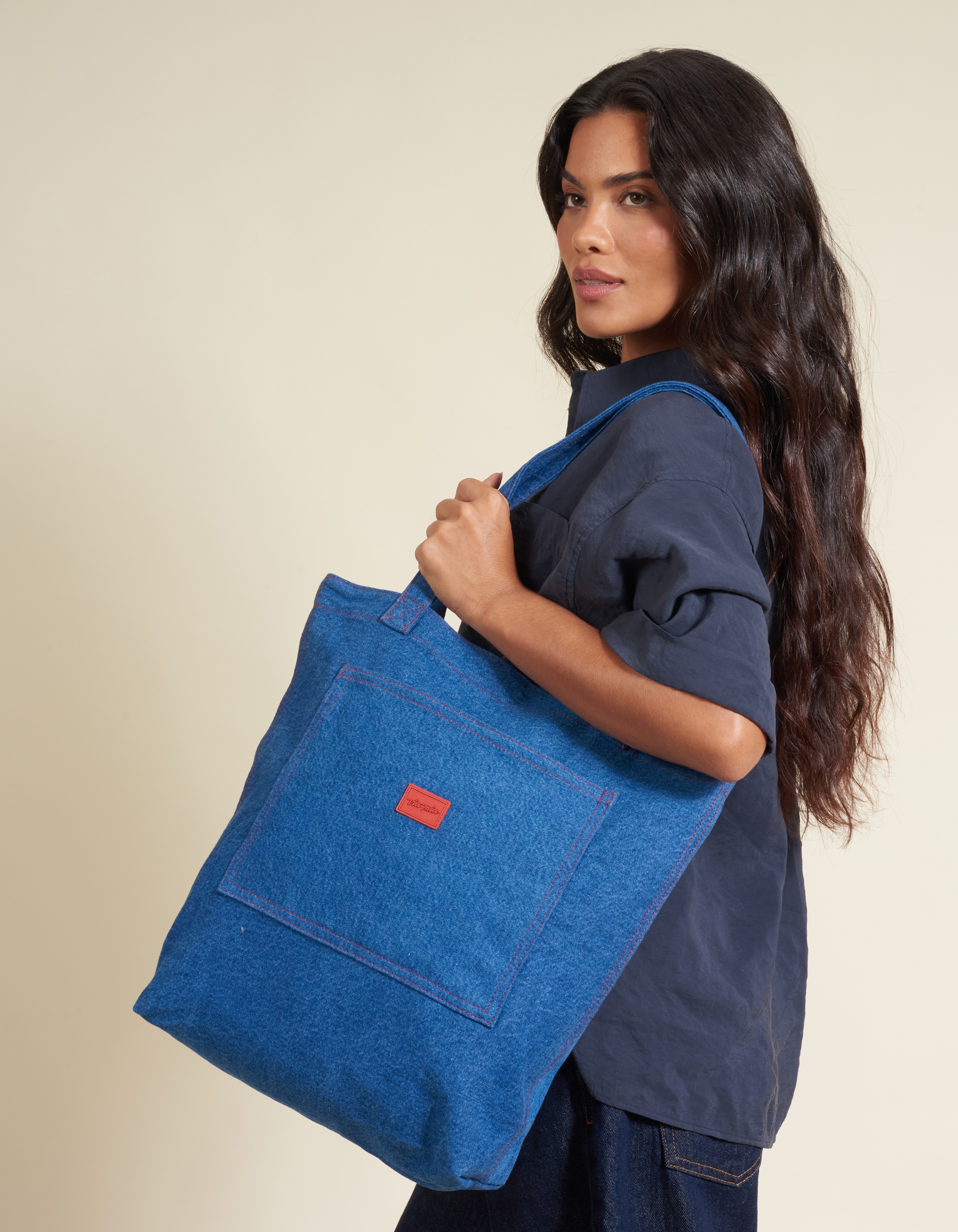 Bolsa Em Jeans Com Costura Contrastante - Jeans Escuro