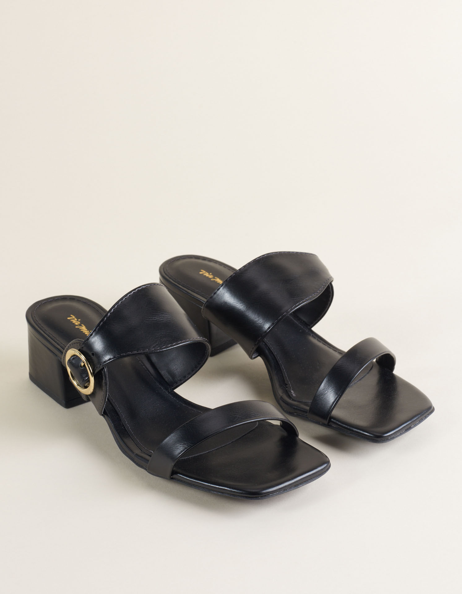 Sandália Média Em Soft Com Fivela Redonda - Preto