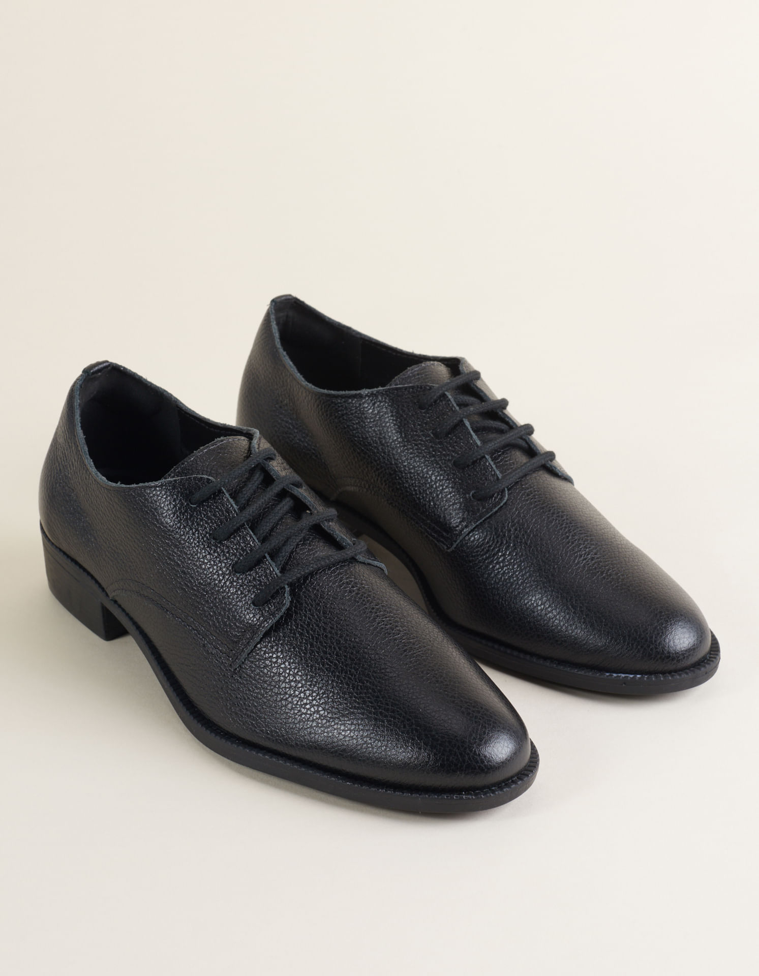 Mocassim Oxford Em Couro Com Cadarço - Preto