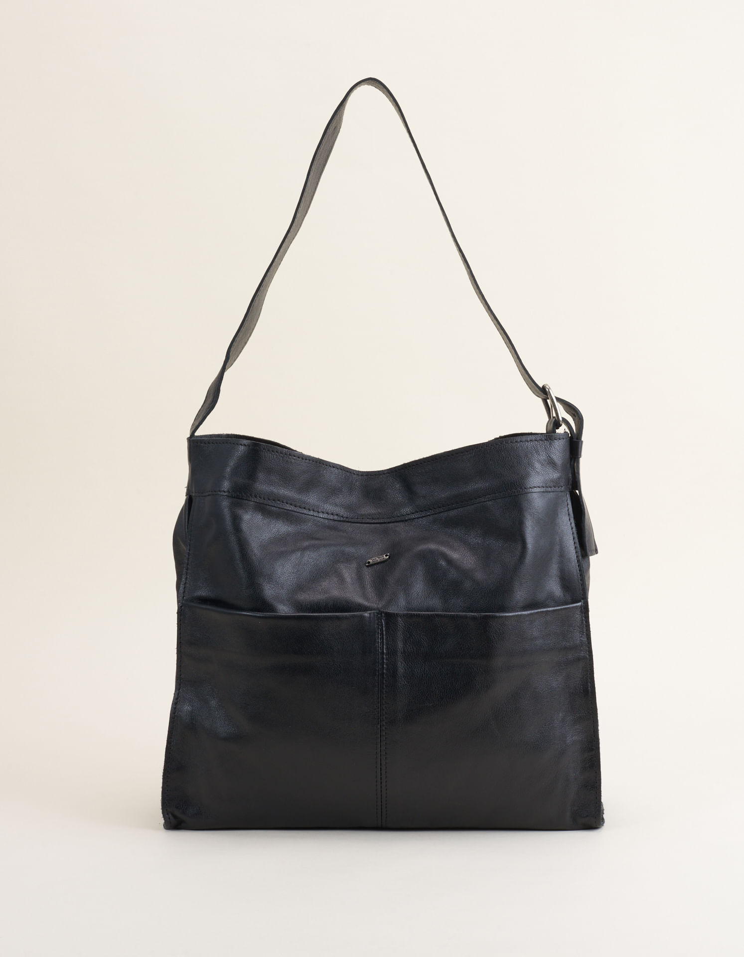 Bolsa Grande Em Couro Com Bolsos Frontais - Preto
