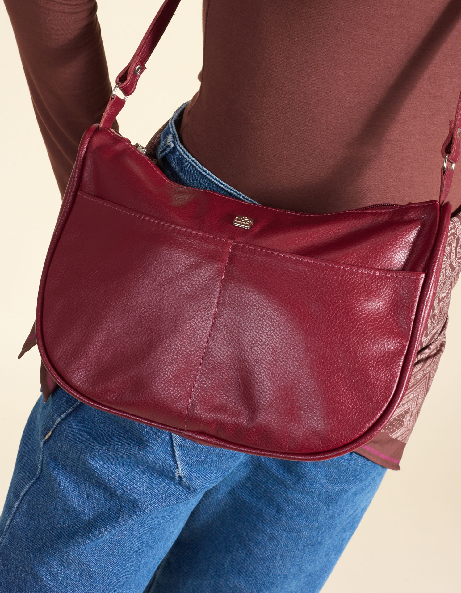Bolsa Média Em Couro Com Bolsos - Bordo