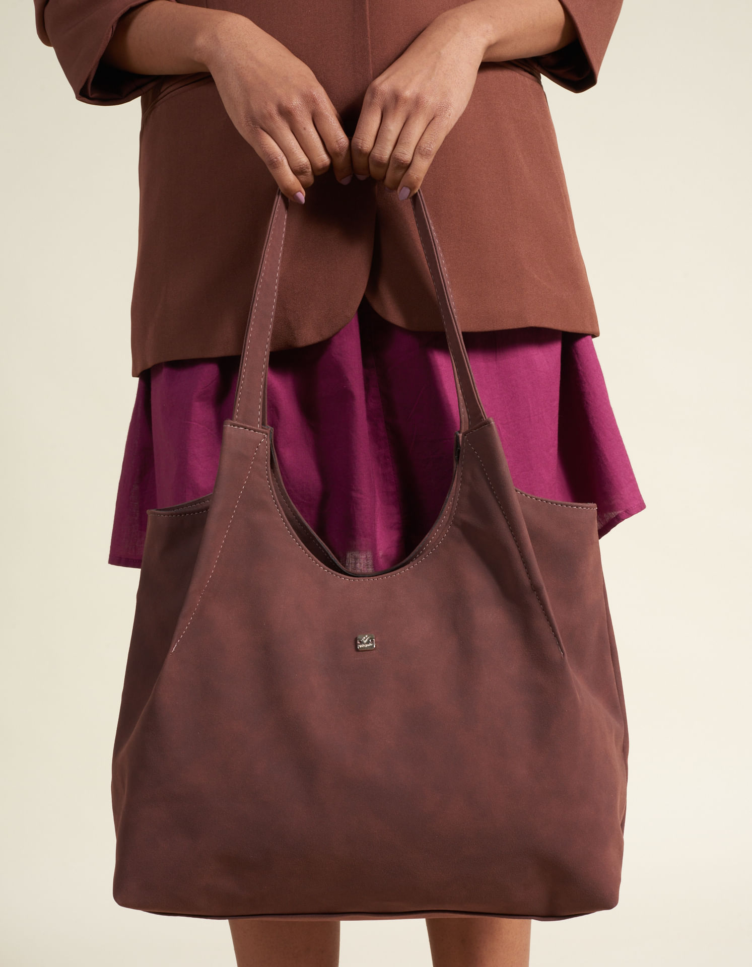 Bolsa Soft Com Detalhe De Prega - Cafe