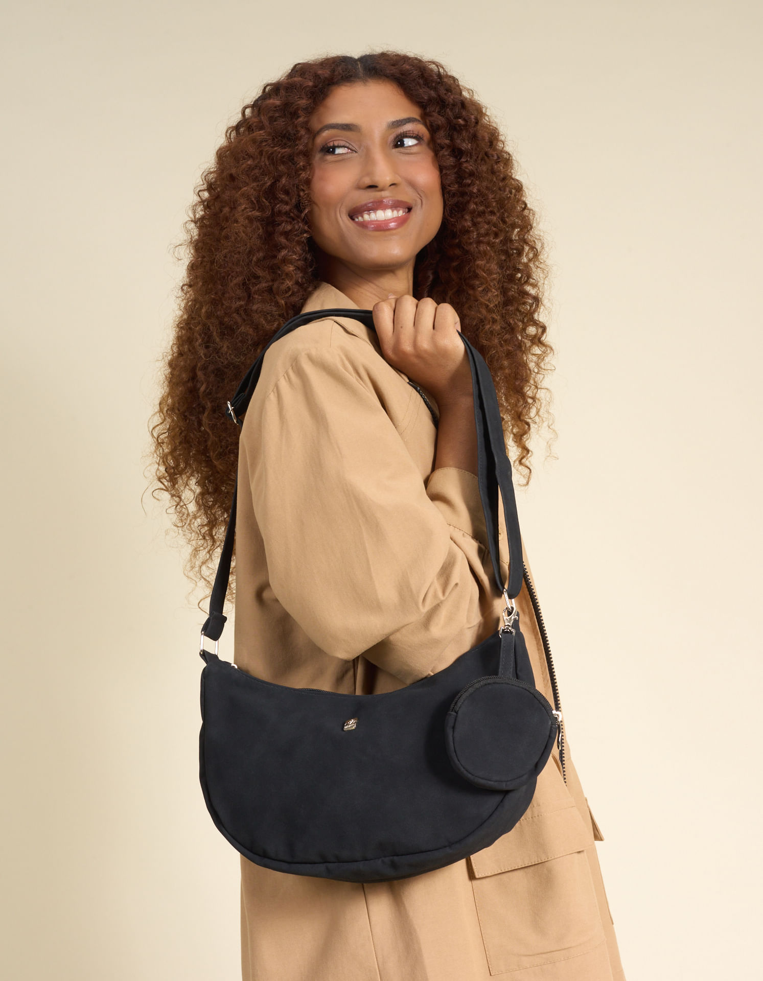 Bolsa Meia Lua Soft Com Mini Bolso - Preto